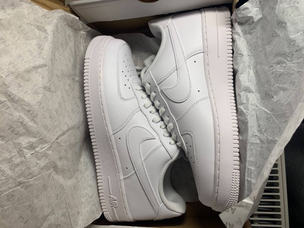 Nike Air Force 1 07 Triple White