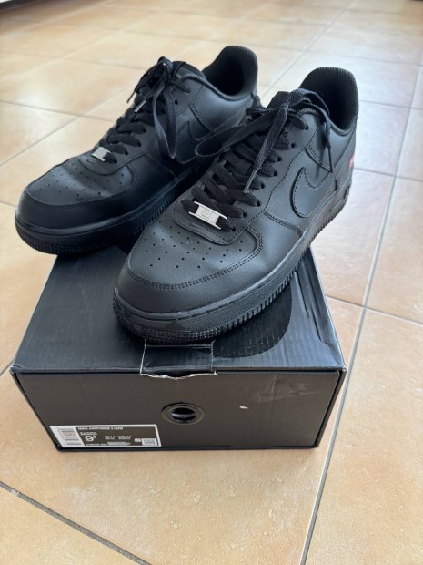 Supreme nike air hot sale force 1 price