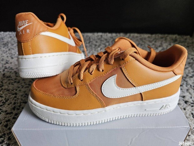 Nike Air Force 1 LV8 barna 37.5-es utcai cip. Teljesen j, eredeti ci