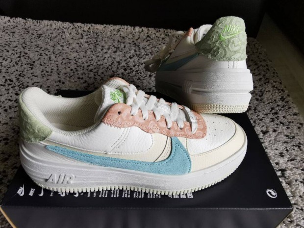 Nike Air Force 1 Platform 38-as n�i b�r cip�. Teljesen �j, eredeti cip