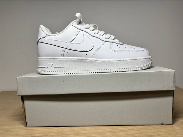 Nike Air Force 1 Triple White 43-es mretben, j llapotban!