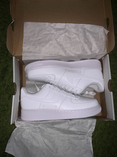 Nike Air Force 1 Triple White