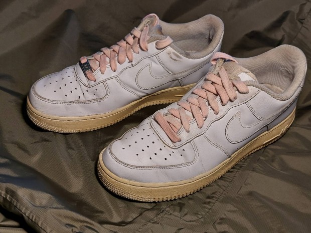 Nike Air Force 1.  42