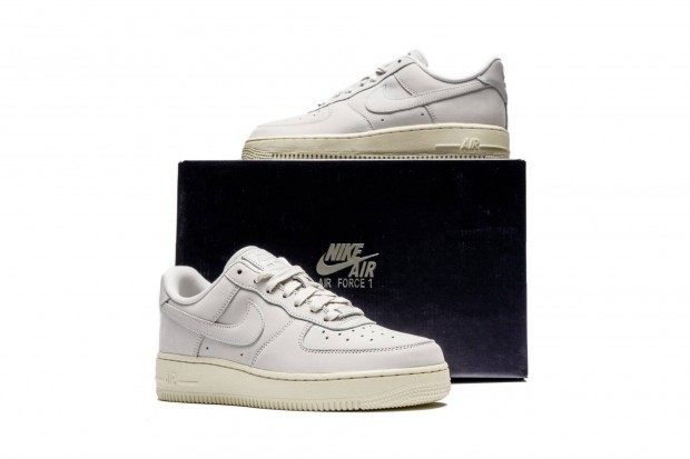 Nike Air Force 1 low Premium (EUR 40)