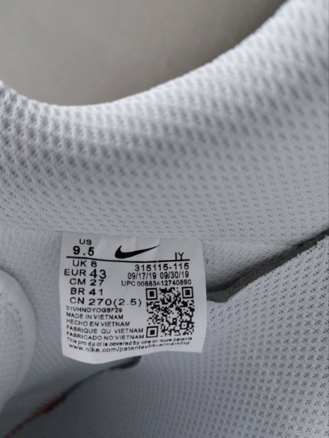 Nike Air Force Tripla White és Adidas Pace Teniszcipő.