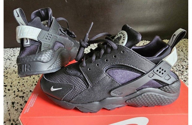 Nike Air Huarache fekete 40-es utcai cip. Teljesen j, eredeti cip