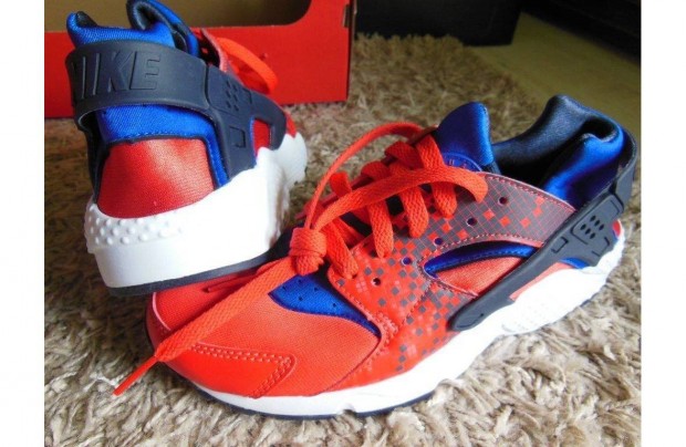 Nike Air Huarache piros 38-as utcai cip. Teljesen j, eredeti cip