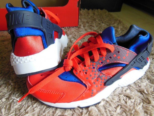 Nike Air Huarache piros 38-as utcai cip. Teljesen j, eredeti cip