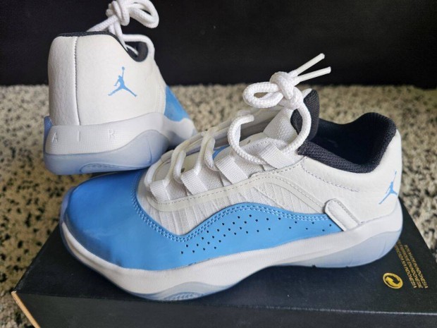 Nike Air Jordan 11 Cmft Low 38-as utcai cip�. Teljesen �j, eredeti cip