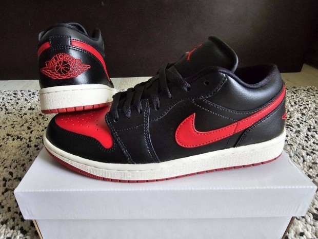 Nike Air Jordan 1 Low black-red 41 és 42-es bőr utcai cipő. Új