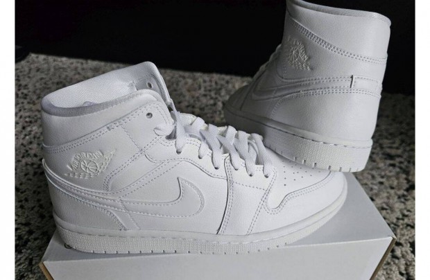 Nike Air Jordan 1 Mid 36.5 43 44 és 44.5-es fehér bőr utcai cipő. Új