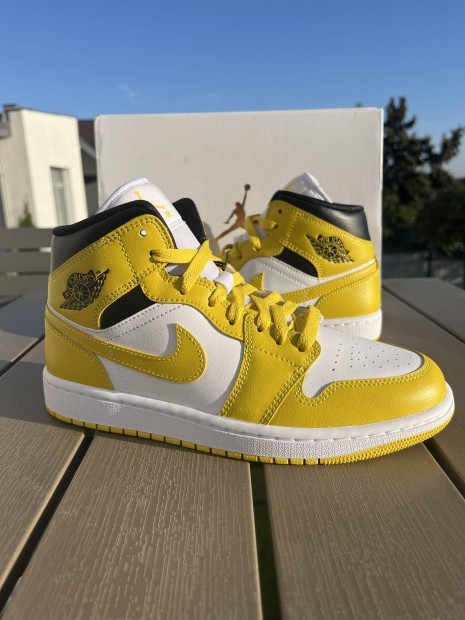 Nike Air Jordan 1 Mid 39