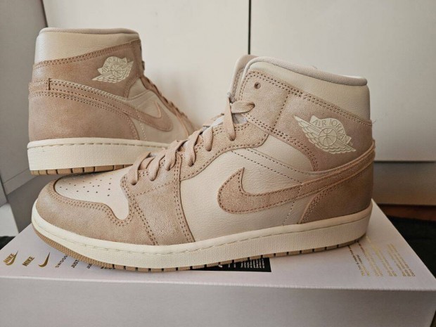 Nike Air Jordan 1 Mid 42 és 44-es bőr utcai cipő. Teljesen új, eredeti