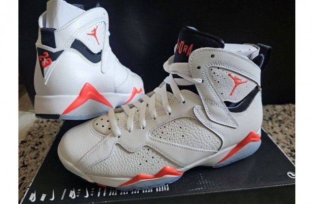 Nike Air Jordan 7 Retro 42.5-es fehér bőr cipő. Teljesen új, eredeti