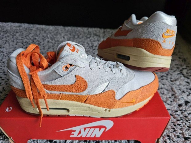 Nike Air Max 1 narancs 44-es utcai cipő. Teljesen új, eredeti cipő. Sz