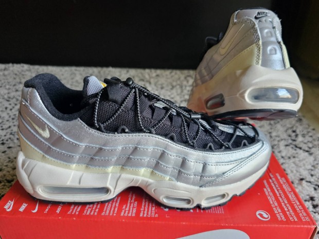 Nike Air Max 95  klnleges 37.5-es utcai cip.