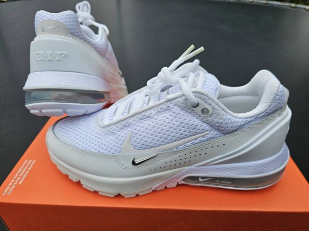 Nike Air Max Pulse 37.5 s 41-es fehr utcai cip.