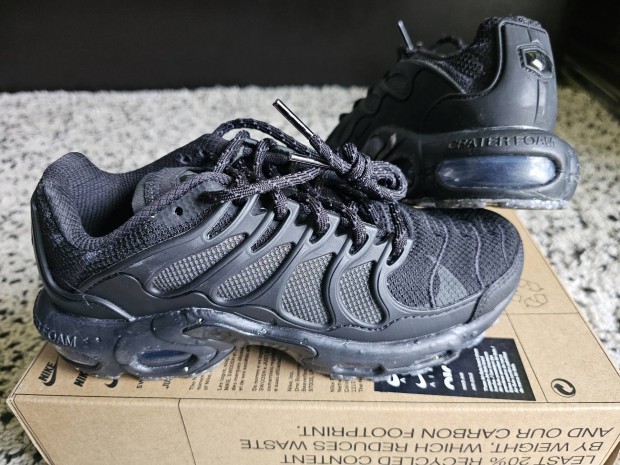 Nike Air Max Terrascape Plus 35.5-es fekete utcai cip.