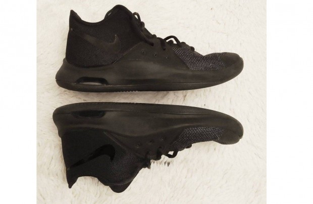 Nike Air Versitile III férfi cipő,sportcipő fekete, 41-estalp: 26 cm