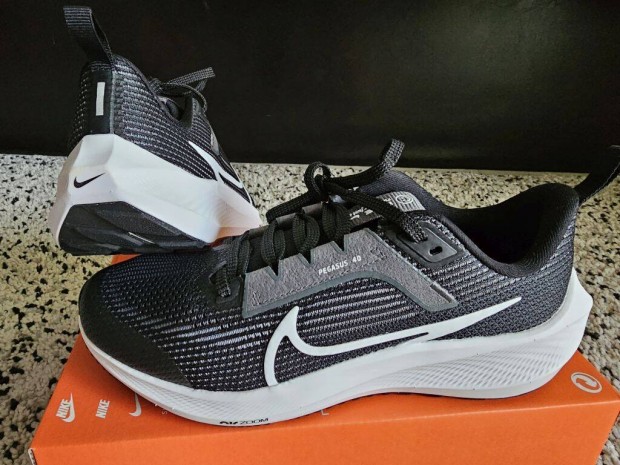 Nike Air Zoom Pegasus 40 fekete 38.5-es futó cipő. Teljesen új, eredet