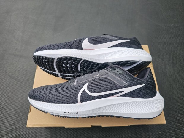 Nike Air Zoom Pegasus 40 fekete 42-es futó cipő. Teljesen új, eredeti