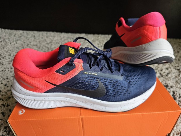 Nike Air Zoom Structure 24 frfi 44-es fut cip.