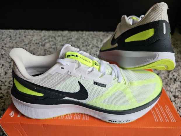 Nike Air Zoom Structure 25 vilgos 42.5-es fut cip.