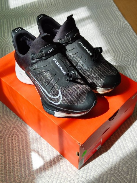 Nike Air Zoom Tempo Next% Flyease (38.5) futócipö