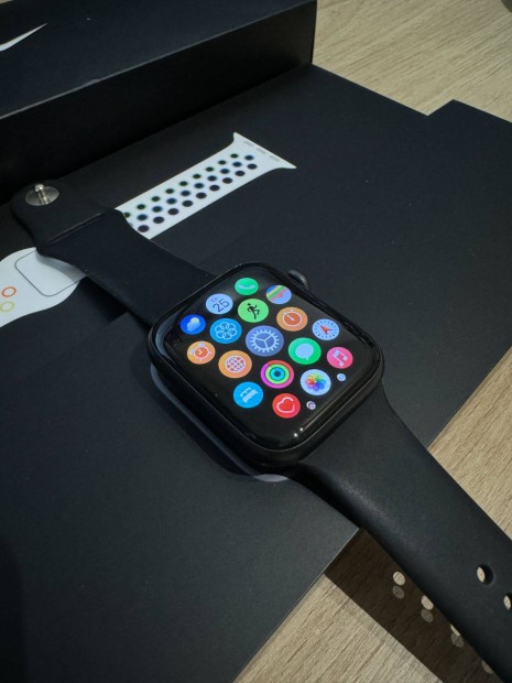 Nike Apple Watch S6 44 mm GPS + Cellular - 100 % akku - jszer