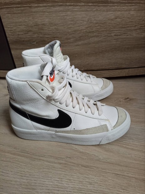 Nike Blazer Mid 77 gyerek sneaker (35)