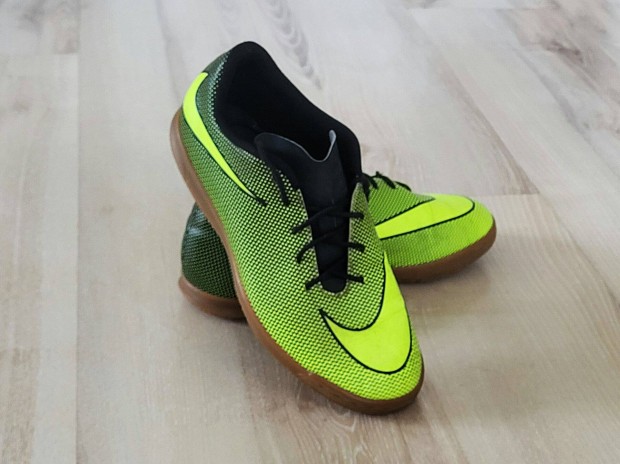 Nike Bravatax II IC terem mfves focicip Mret: 38 futball foci cip