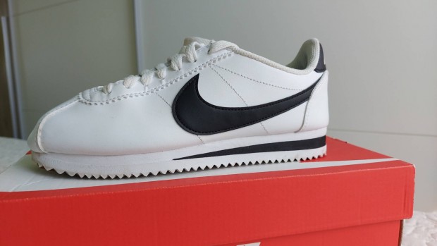 Nike Cortez ni