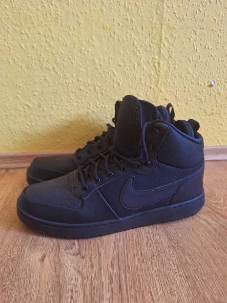 Nike Court Borough Mid férfi cipő