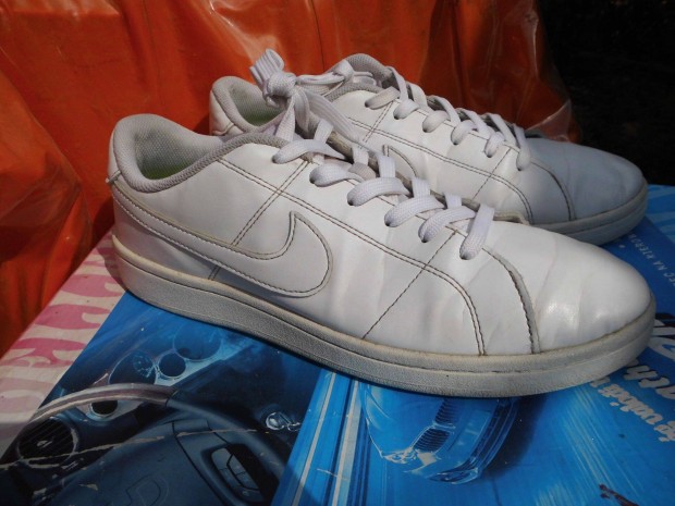 Nike Court fehr br 44.5-es frfi utcai cip elad,