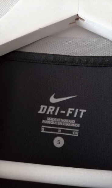 Nike DRI Fit frfi sport felsrsz