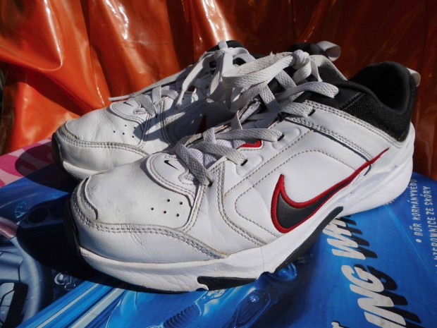 Nike Defyallday fehr br 42-es utcai-sportcip elad,