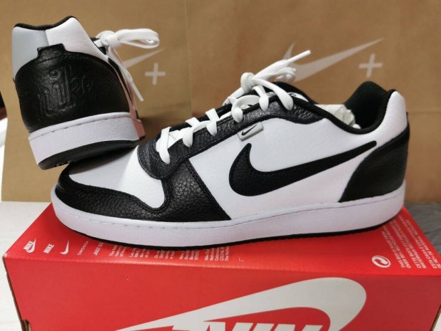 Nike Ebernon Low Prémium 42-es méretben. Teljesen új, eredeti cipő