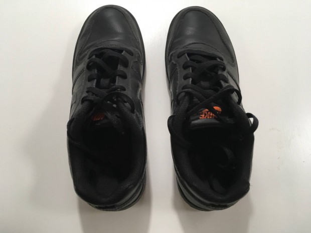 Nike Ebernon Low, fekete cip elad, EUR 40 mretben, jszer