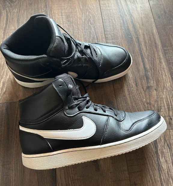 Nike Ebernon Mid sportcip 44,5-es