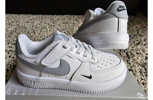 Nike Force 1 Low Easyon 27-es b�r utcai cip�. Teljesen �j, eredeti cip