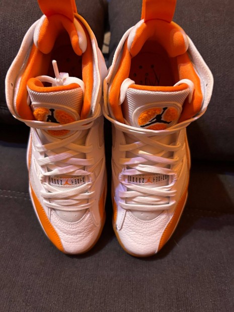 Nike Jordan Two Trey j