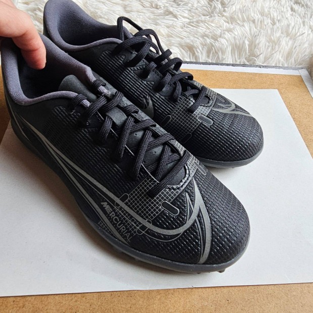 Nike Jr. Mercurial Vapor 14 Club TF műfüves focicipő 36, 5 es méret