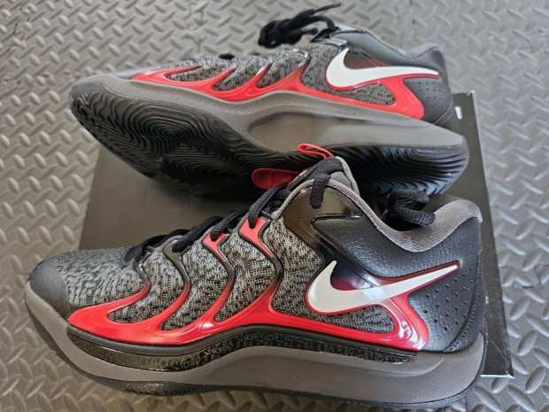 Nike KD17 fekete 41-es kosaras cipő.