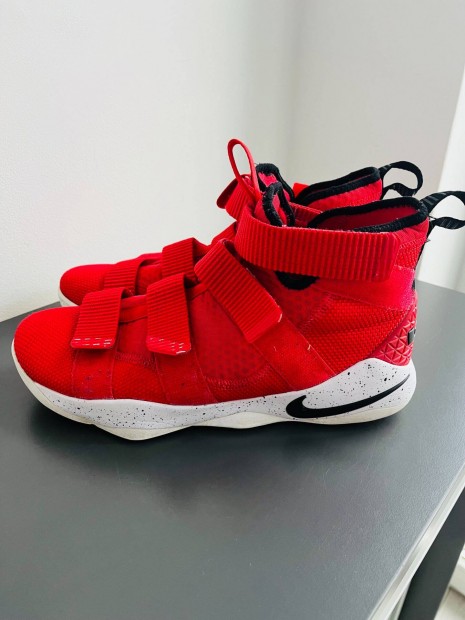 Nike Lebron Soldier 11