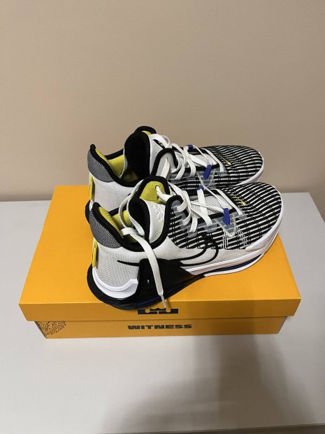 Nike Lebron Witness 6 LA 44-es