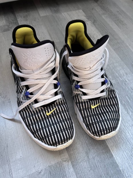 Nike Lebron Witness Vl férfi cipő