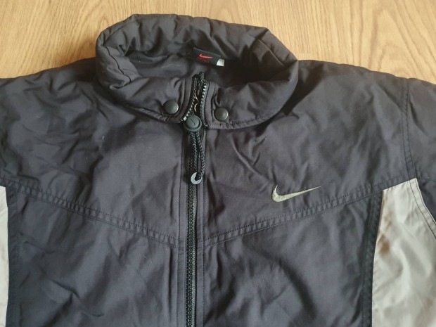 Nike M es fekete újszerű dzseki kabát