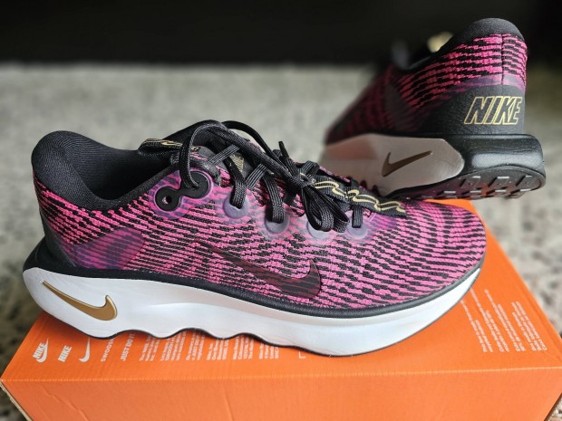 Nike Motiva 42.5-es sport cip. 