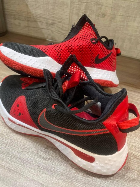 Nike PG4 41-es