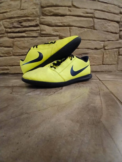 Nike Phantom gyerek foci cip 37,5 - es mret